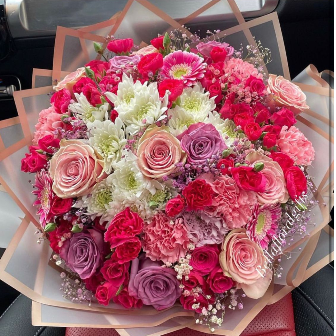 Carnations, Chrysanthemums, roses, Lisianthus and white fillers – Mix Flowers