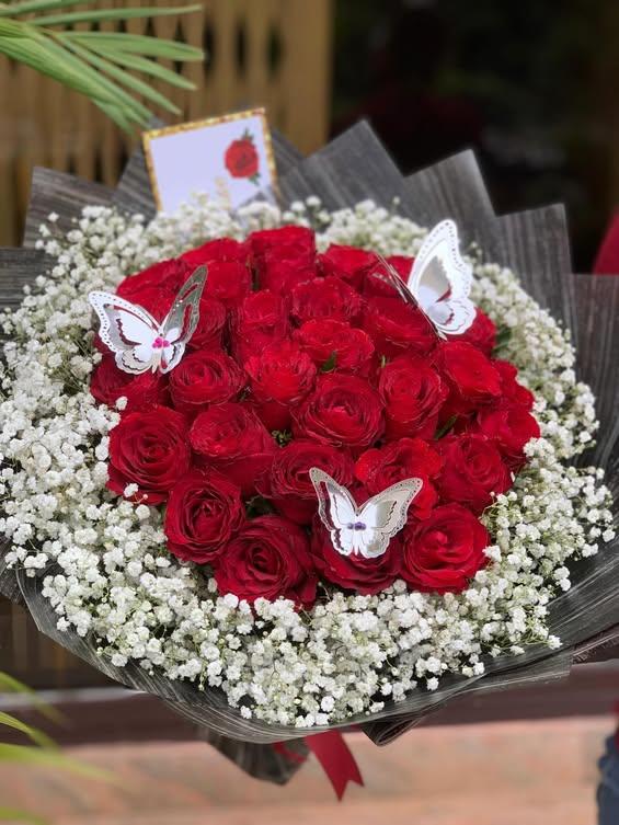 30 Red Roses with Fillers